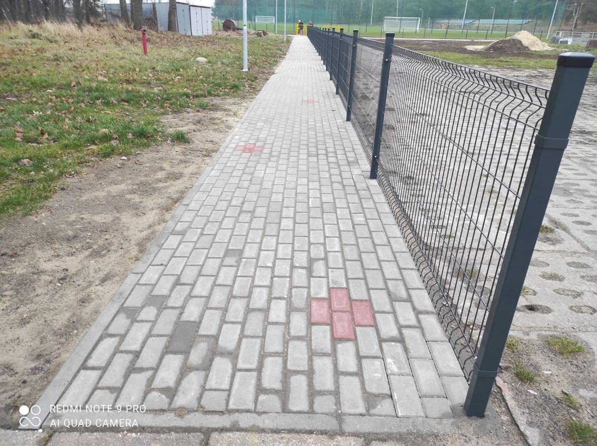 Galeria zdjęć: Przebudowa boiska sportowego wrw miejscowości Potęgowo