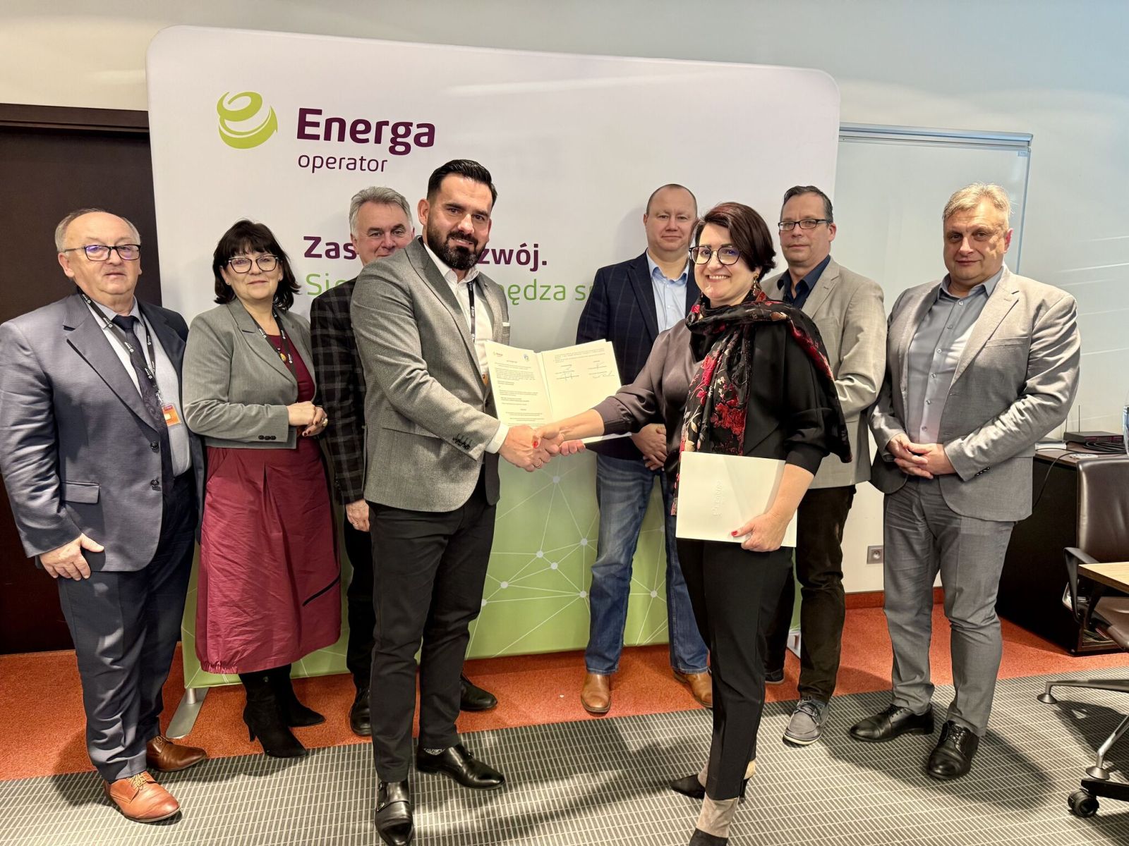 Zdjęcie: Stowarzyszenie Gmin Przyjaznych Energii Odnawialnej oraz spółka Energa-Operator S.A. nawiązały oficjalną współpracę