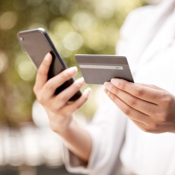 Zdjęcie: Od teraz w Urzędzie Gminy opłatę skarbową zapłacisz kartą płatniczą