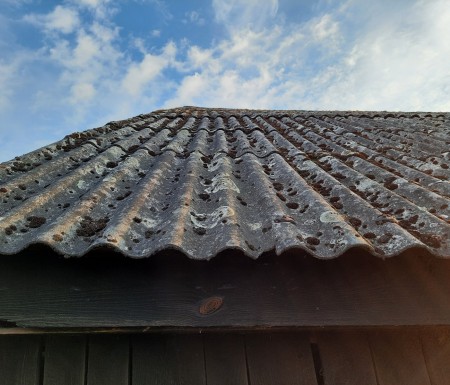 Pokrycie dachu azbestem