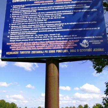 niebieska tablica informacyjna PZW