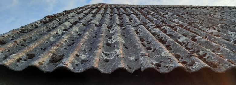 Pokrycie dachu azbestem